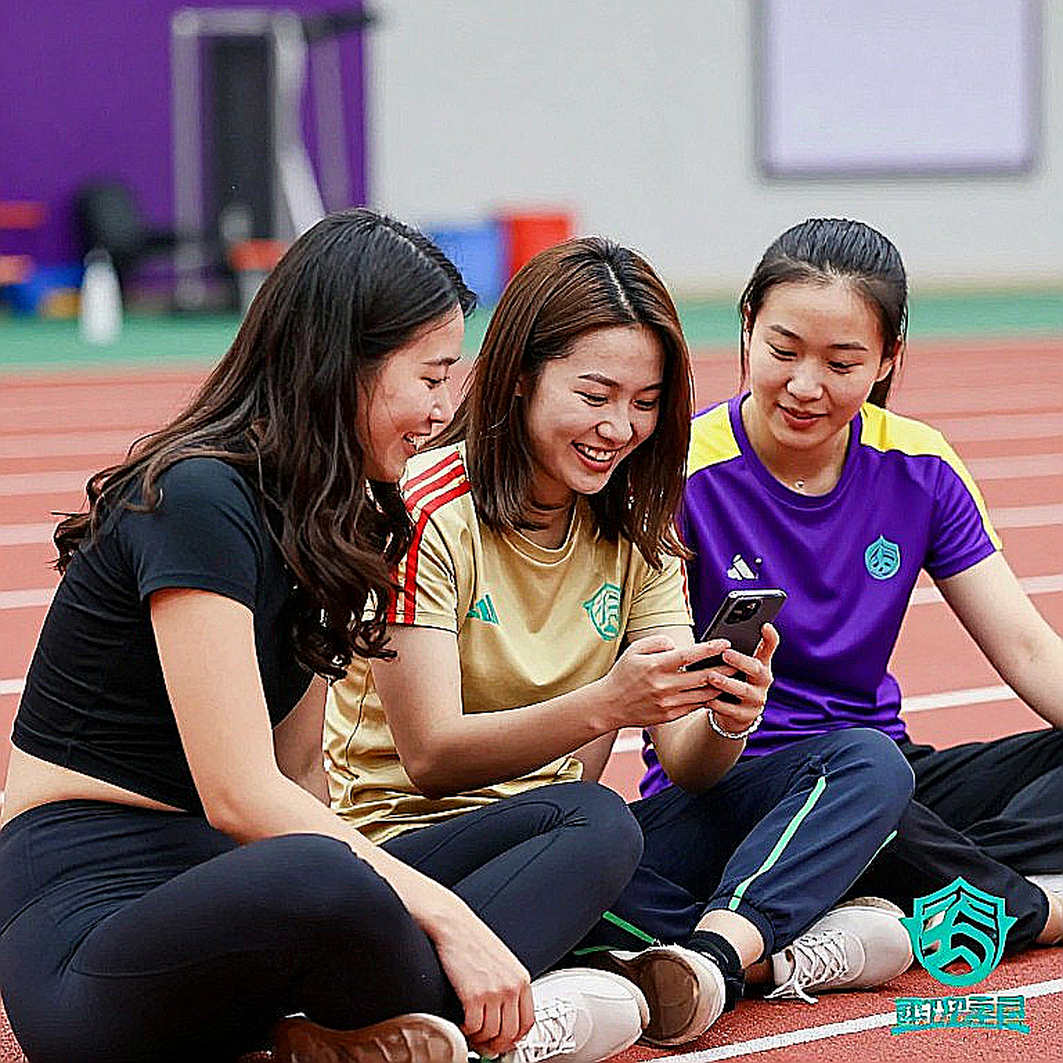 Vân Trang chinh phục đỉnh Lảo Thẩn: 'Chạy bằng đôi chân, không chạy bằng miệng thiên hạ!' - Khoảnh khắc trail 42km tại Y Tý Mùa Vàng 2026 Vân Trang chinh phục đỉnh Lảo Thẩn: 'Chạy bằng đôi chân, không chạy bằng miệng thiên hạ!' - Khoảnh khắc trail 42km tại Y Tý Mùa Vàng 2026