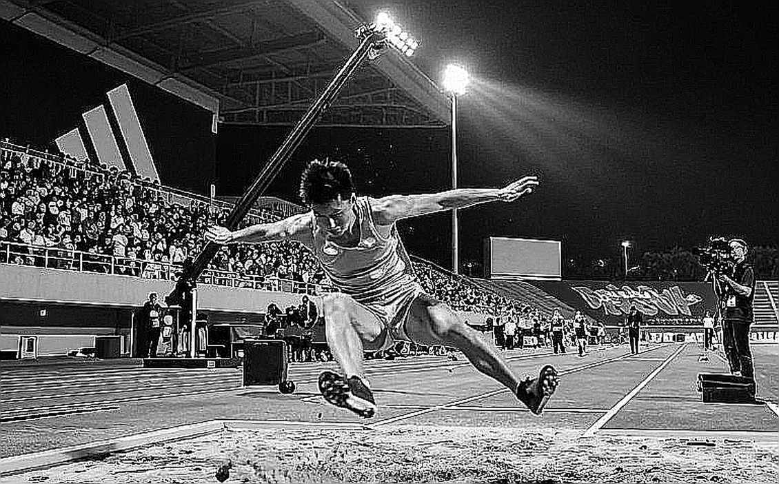 Vân Trang cán đích Y Tý 2026: 'Chạy bằng đôi chân, không chạy bằng miệng thiên hạ!'