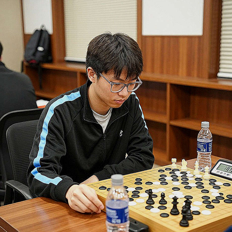 Carlsen vs Sindarov: Mồi mở lạ 3.f6 giúp tân binh Uzbek giành hòa, bài học quản lý thời gian từ Global Chess League 2026
