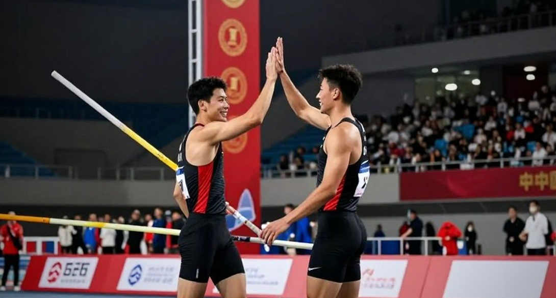 Vân Trang, mẹ bốn con, vô địch nữ 42km Y Tý Mùa Vàng và bài học 'chạy bằng đôi chân, không chạy bằng miệng thiên hạ' Vân Trang, mẹ bốn con, vô địch nữ 42km Y Tý Mùa Vàng và bài học 'chạy bằng đôi chân, không chạy bằng miệng thiên hạ'